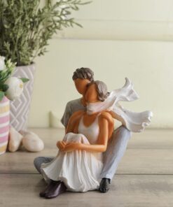 CraftVatika Sitting Love Couple Statue Showpiece, Handmade Couple Sculpture Figurine for Home Decor, Birthday Gift, Table Top, All Occasion (5.5x4.4x6 Inches), Multicolor